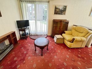 Lounge- click for photo gallery